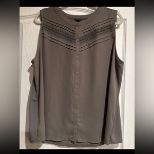 Ann Taylor sleeveless button blouse